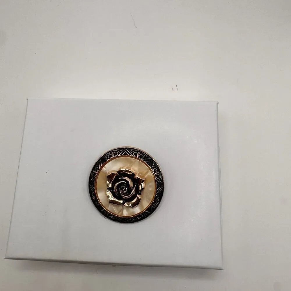 Vintage Rose Scarf Clip – Gold Tone Flower on Faux Mother of Pearl Round Brooch - Picture 6 of 6